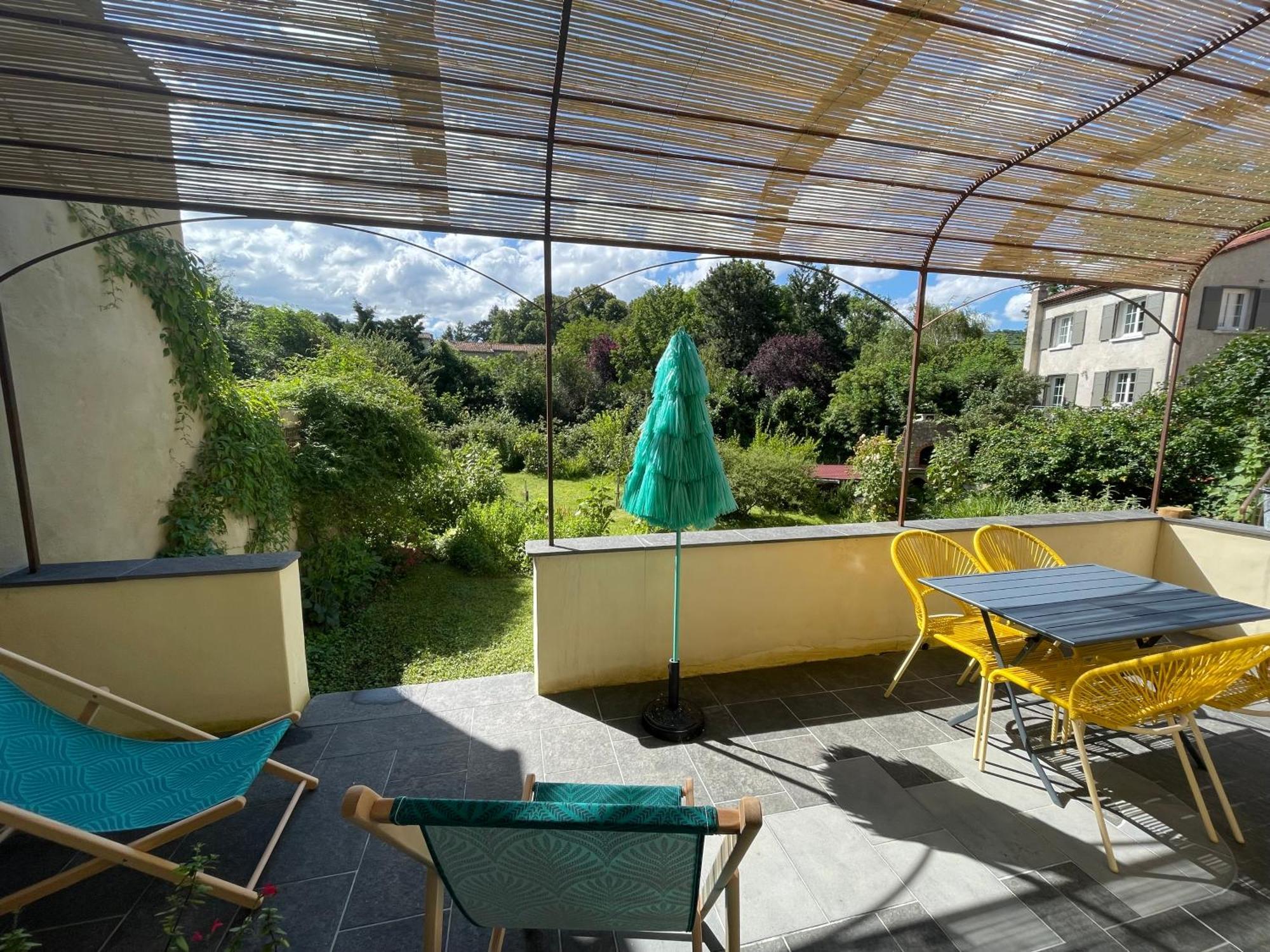 Gite Avec Terrasse Saint-Saturnin  Exterior foto